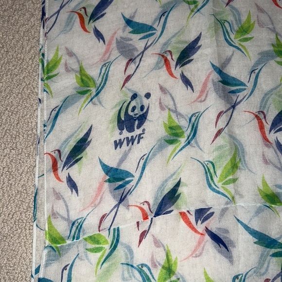 World Wildlife Fund (WWF) Continuous Loop Scarf Hummingbird Pattern - Picture 5 of 12